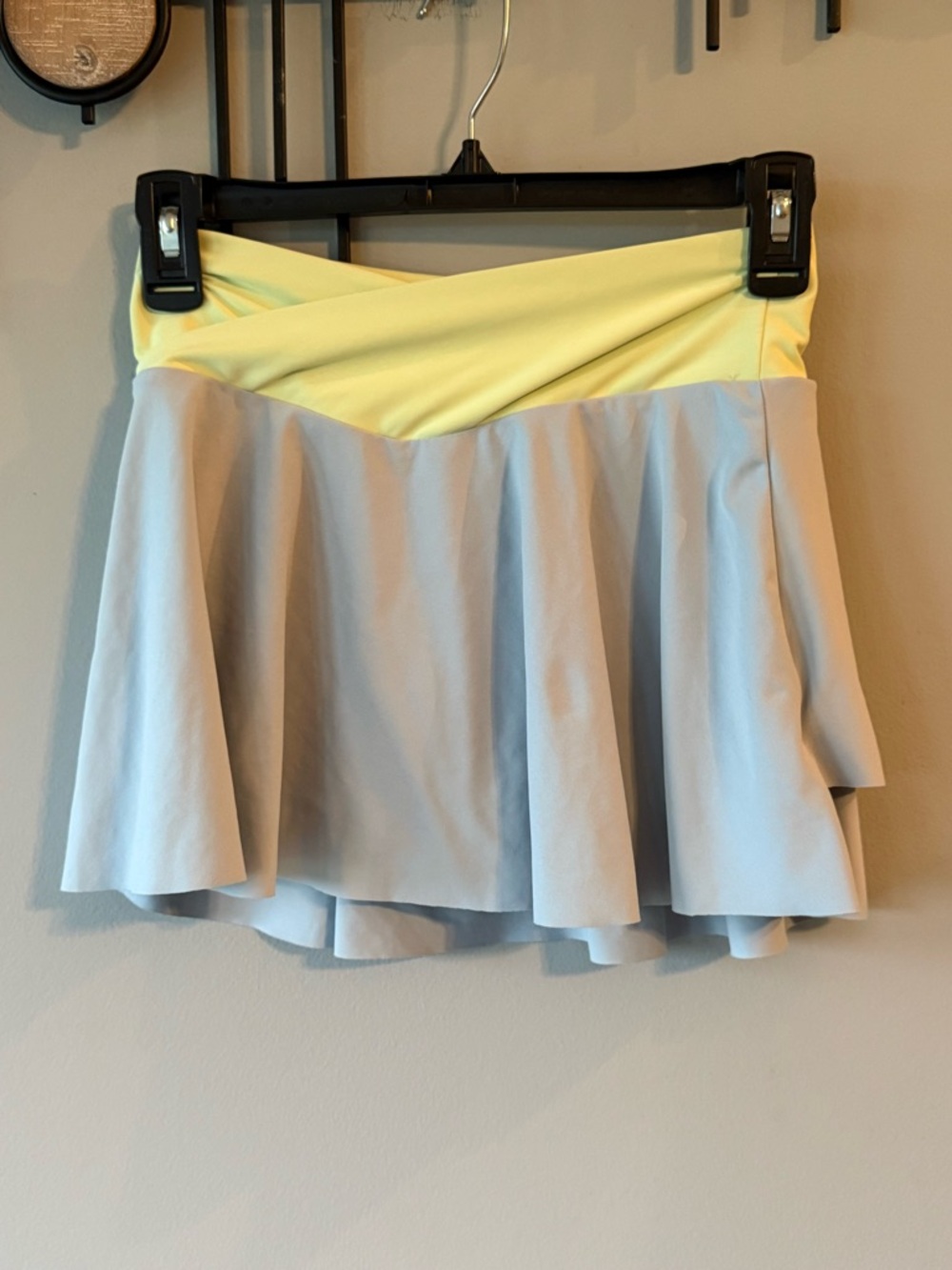 Old Navy Light Gray Skater Skirt with Yellow Crossover Waistband Size L (11-12)